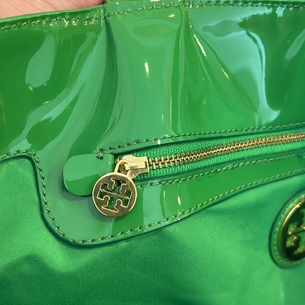 Tory Burch patent tote bag - Picture 15 of 15